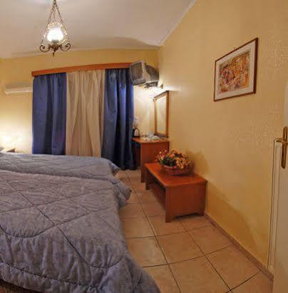 Hotel Marily Pyrgos  Bagian luar foto
